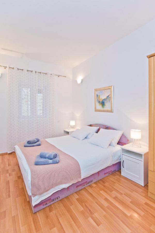 Apartman Toma Apartment Хвар Екстериор снимка